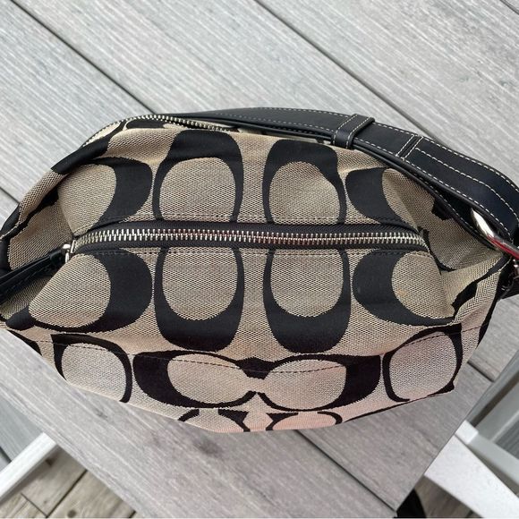 Coach Signature black shoulder purse - Picture 6 of 11